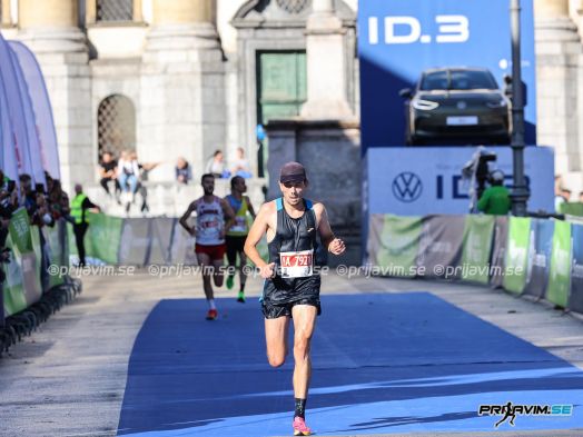 Ljubljanski-maraton-2023-cilj-1500.jpg